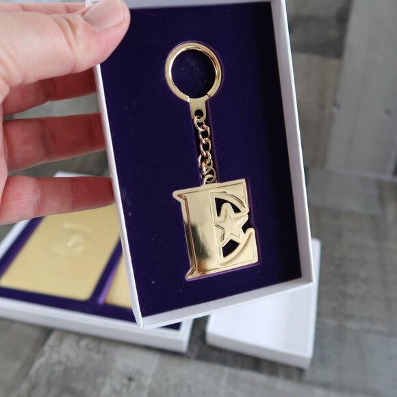 NEW E Elton John Gold Farewell Tour VIP Passport Holder +Key Chain + Luggage Tag - Picture 6 of 8